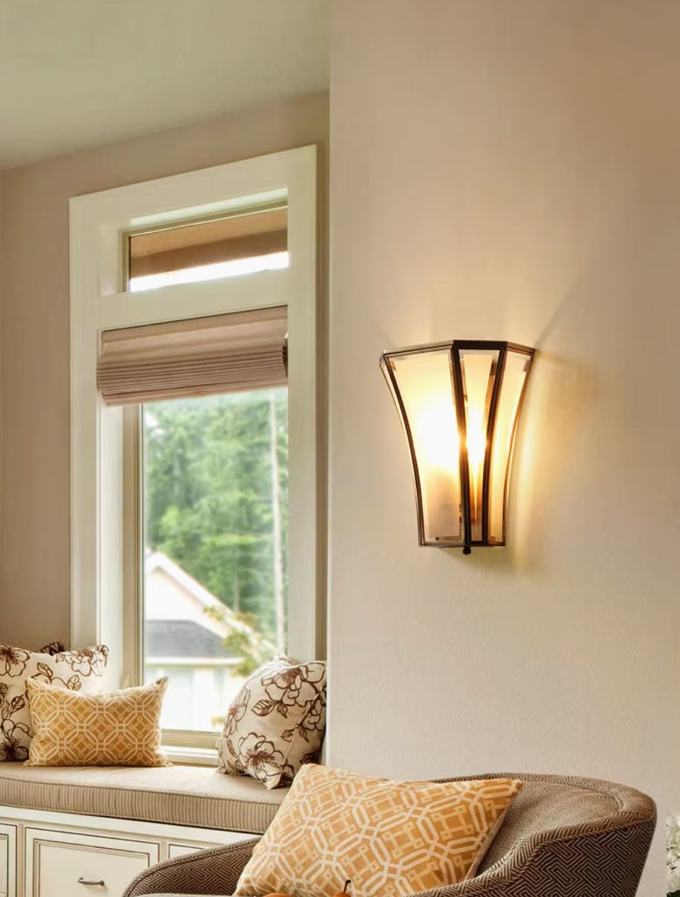 Gold Finish Geometric Wall Lamp Traditional Metal and Hand Blown Glass 1 Bulb Wall Light Sconce Clearhalo 'Wall Lamps & Sconces' 'Wall Lights' Lighting' 66_139c7755-514d-4c83-9bf1-8f4ba287353c