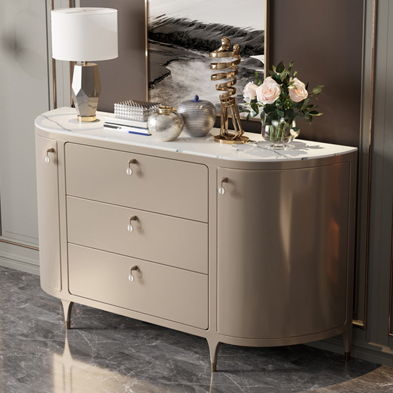 Scheda a buffet in pietra a buffet in stile glam con armadi