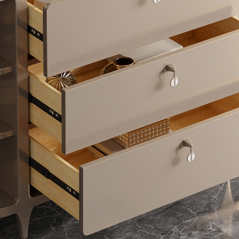 Scheda a buffet in pietra a buffet in stile glam con armadi