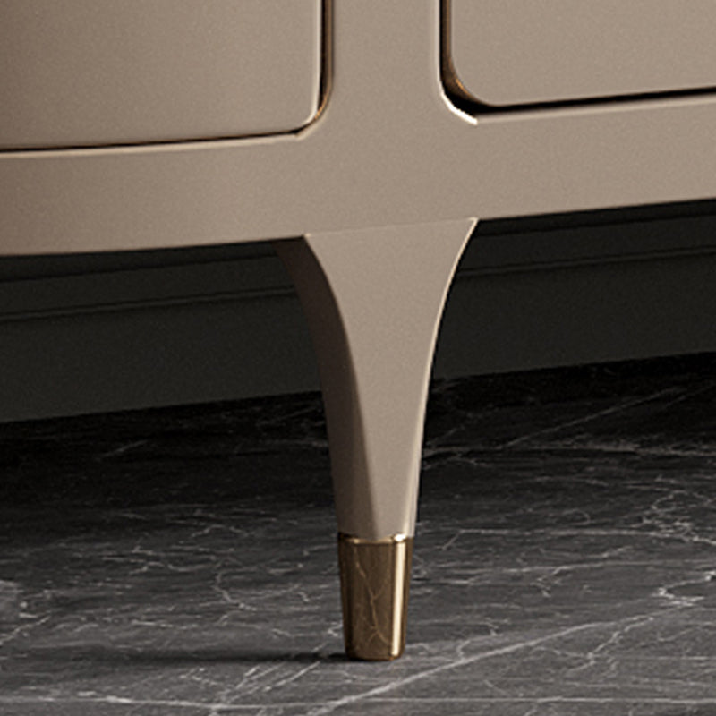 Scheda a buffet in pietra a buffet in stile glam con armadi