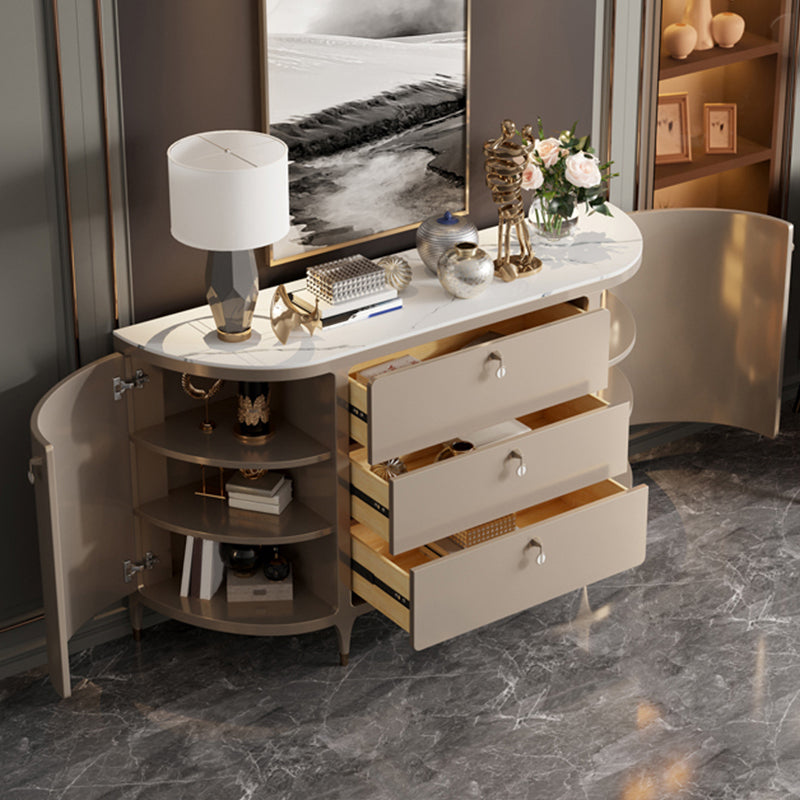 Scheda a buffet in pietra a buffet in stile glam con armadi