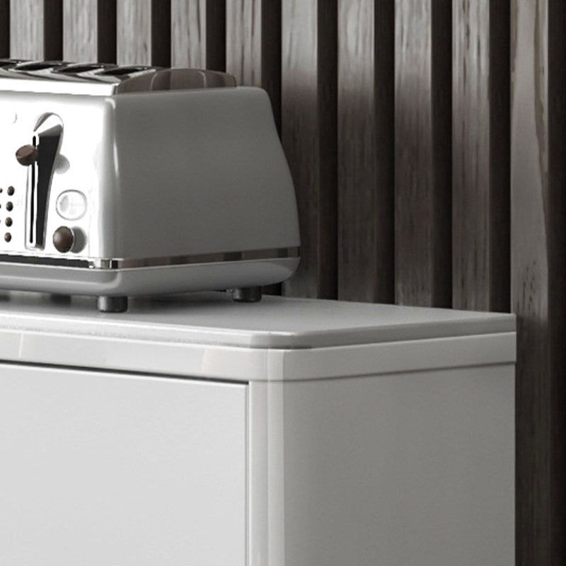 Credenza in pietra a buffet moderno con armadi e cassetti