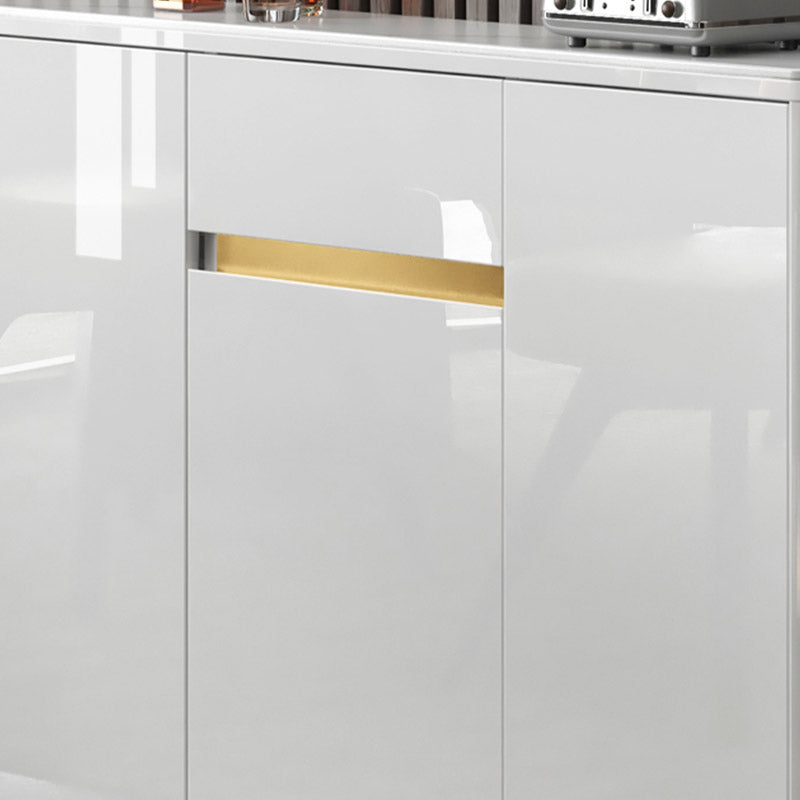 Credenza in pietra a buffet moderno con armadi e cassetti