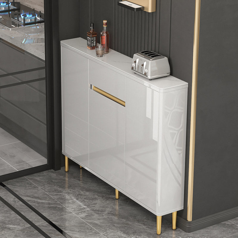 Credenza in pietra a buffet moderno con armadi e cassetti