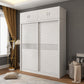 Weißer Schiebetschrankschrank mit Regalen Holzgarderobe Armoire