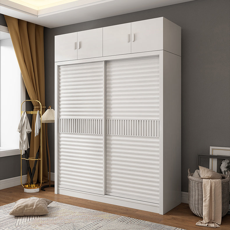Weißer Schiebetschrankschrank mit Regalen Holzgarderobe Armoire
