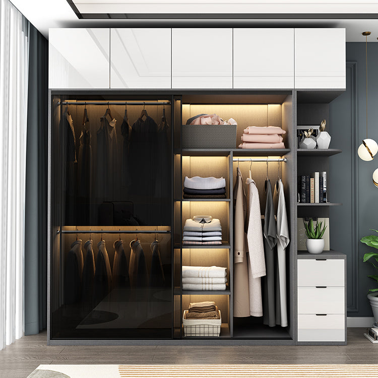 Glas- und Holzgarderobe Rettungskabinett