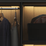 Glas- und Holzgarderobe Rettungskabinett