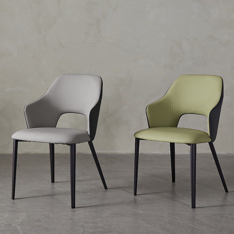 Eigentijdse kunstleren eetkamerstoelen met zwarte poten en fauteuil
