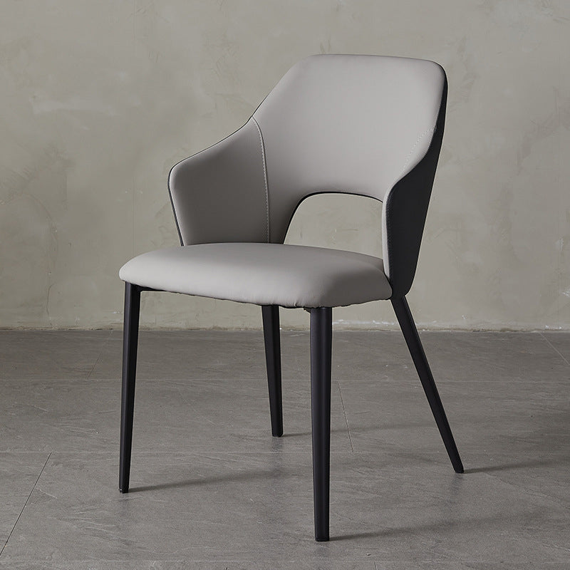 Eigentijdse kunstleren eetkamerstoelen met zwarte poten en fauteuil