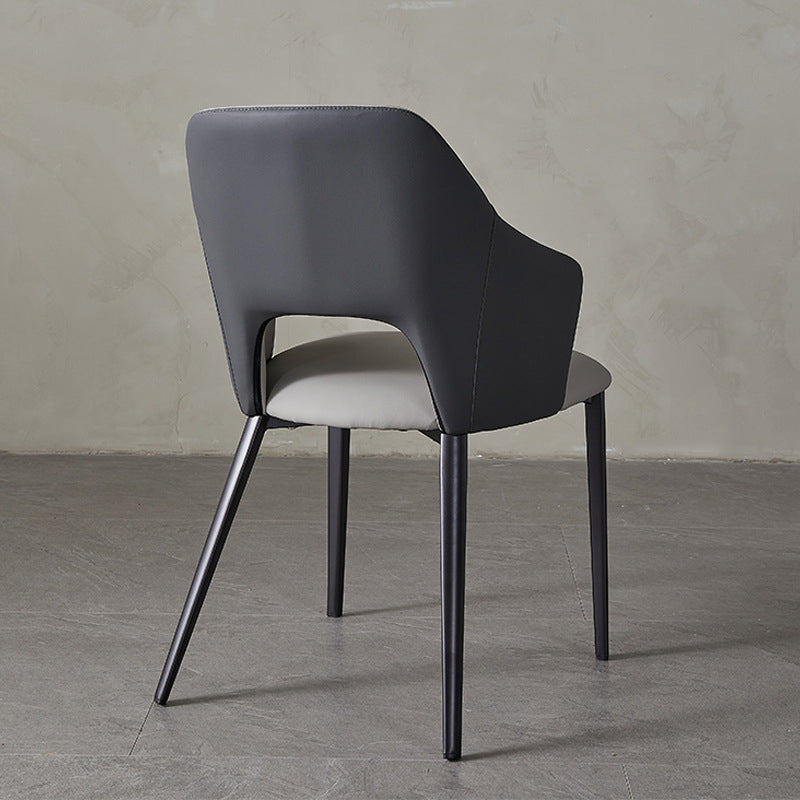 Eigentijdse kunstleren eetkamerstoelen met zwarte poten en fauteuil