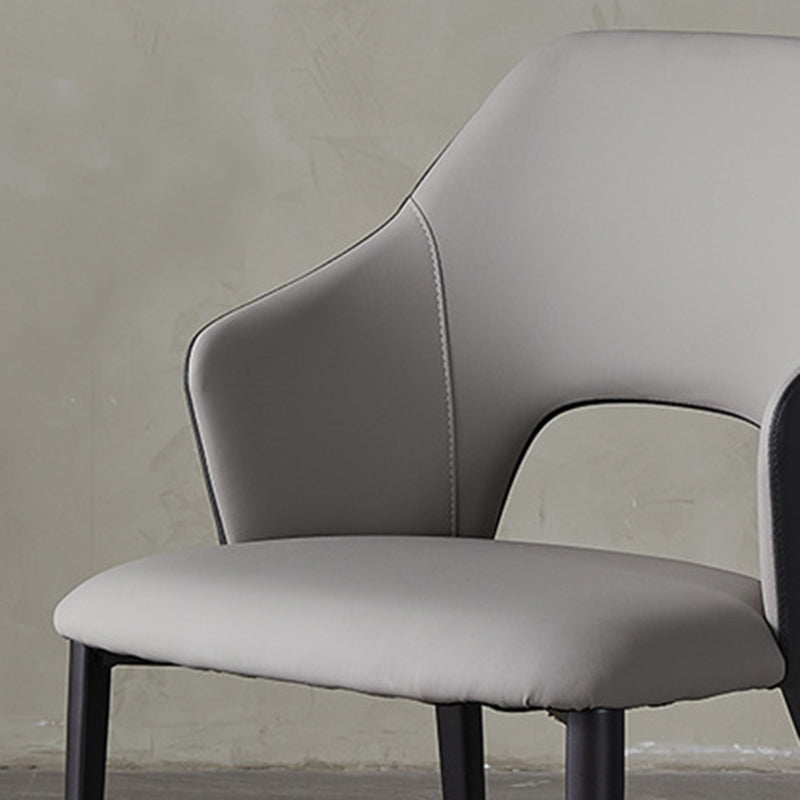 Eigentijdse kunstleren eetkamerstoelen met zwarte poten en fauteuil
