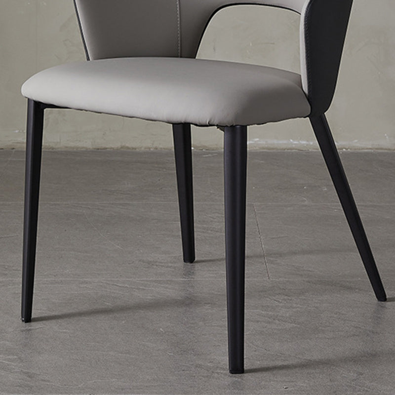 Eigentijdse kunstleren eetkamerstoelen met zwarte poten en fauteuil