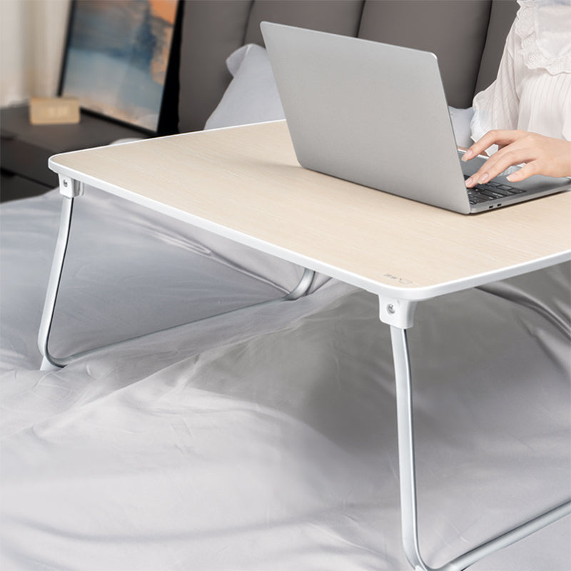 Zeitgenössischer gebogener Büro -Schreibtisch Schlittenschreiber mit Metallbeinen