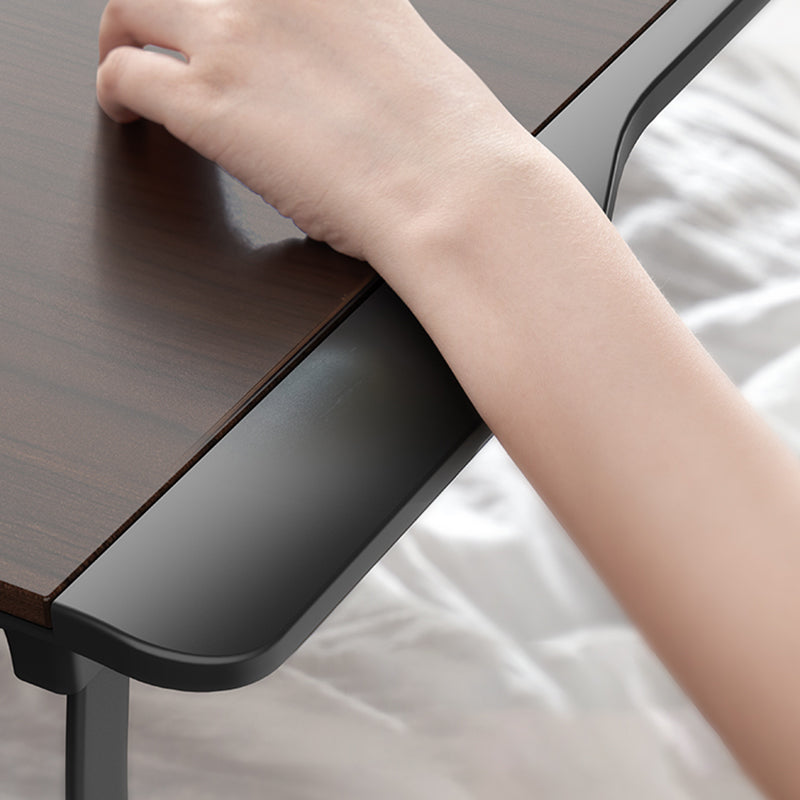 Zeitgenössischer gebogener Büro -Schreibtisch Schlittenschreiber mit Metallbeinen