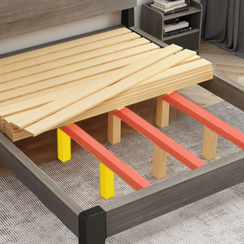 Eigentijdse houten matras opgenomen met rechthoekige rechthoekige paneelbed