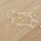 Esstisch aus Holz im modernen Stil. Rechteckiger Esstisch mit Holzbeinen