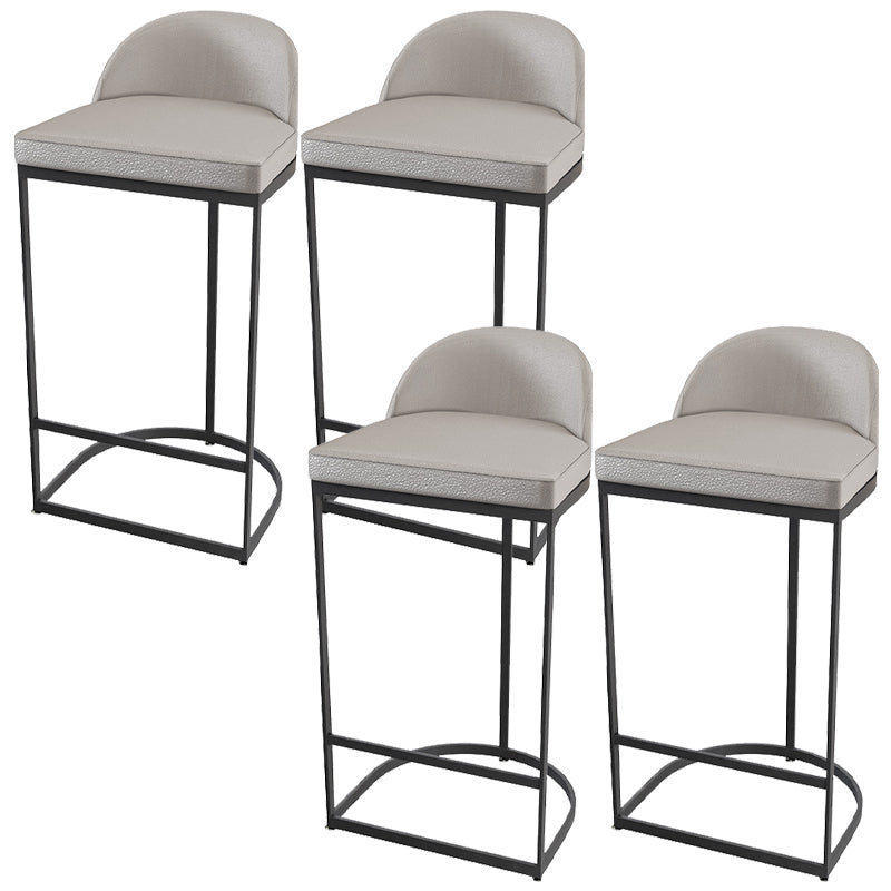 Sgabelli da pranzo glam a bracciale bassista.