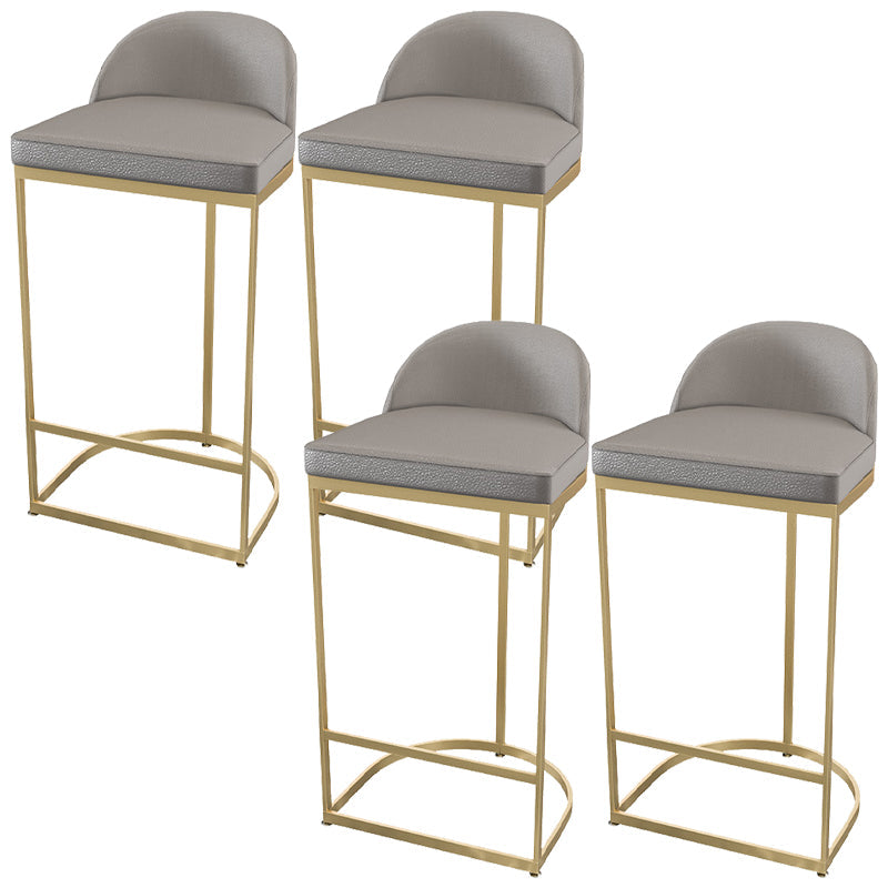 Sgabelli da pranzo glam a bracciale bassista.