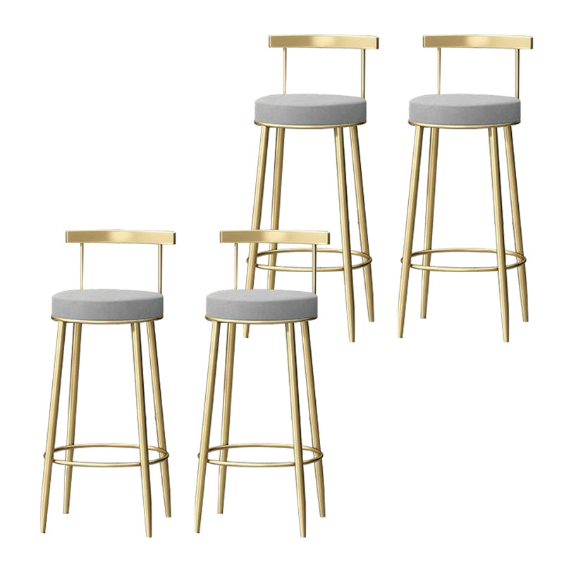 Sgabello da bar in metallo in metallo da pranzo sul retro glam con cuscino