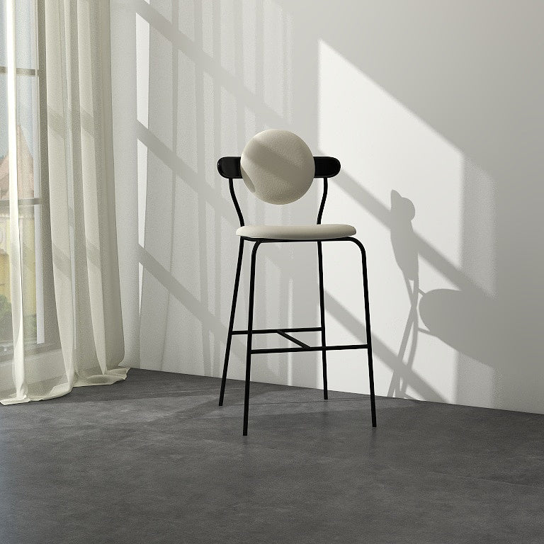 Tabourets de bar blanc rembourrés avec cadre noir tabouret intérieur contemporain