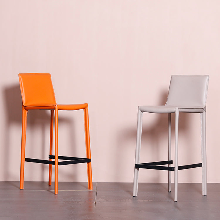 Tabourets d'intérieur glamour avec des jambes en cuir