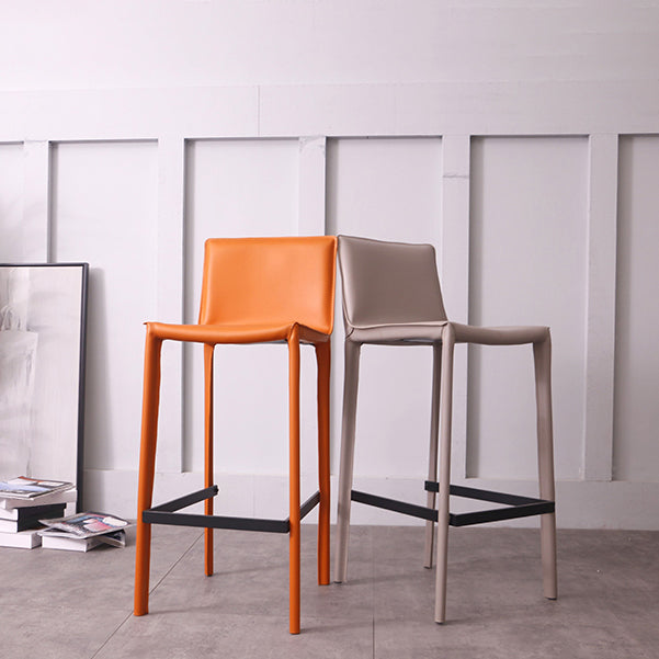 Tabourets d'intérieur glamour avec des jambes en cuir