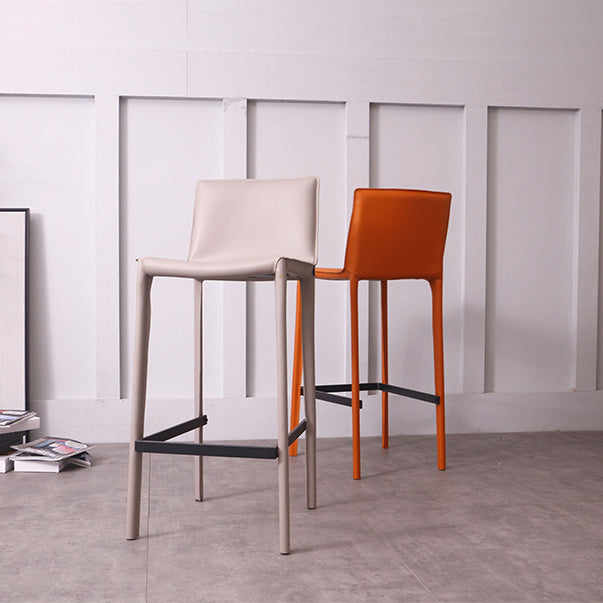 Tabourets d'intérieur glamour avec des jambes en cuir