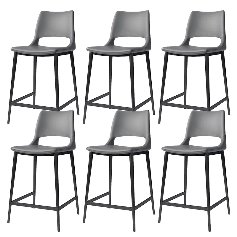 革のバースツールモダンバックレストカウンタースツールが金属脚