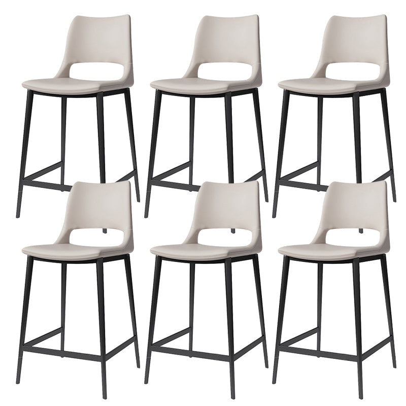 革のバースツールモダンバックレストカウンタースツールが金属脚