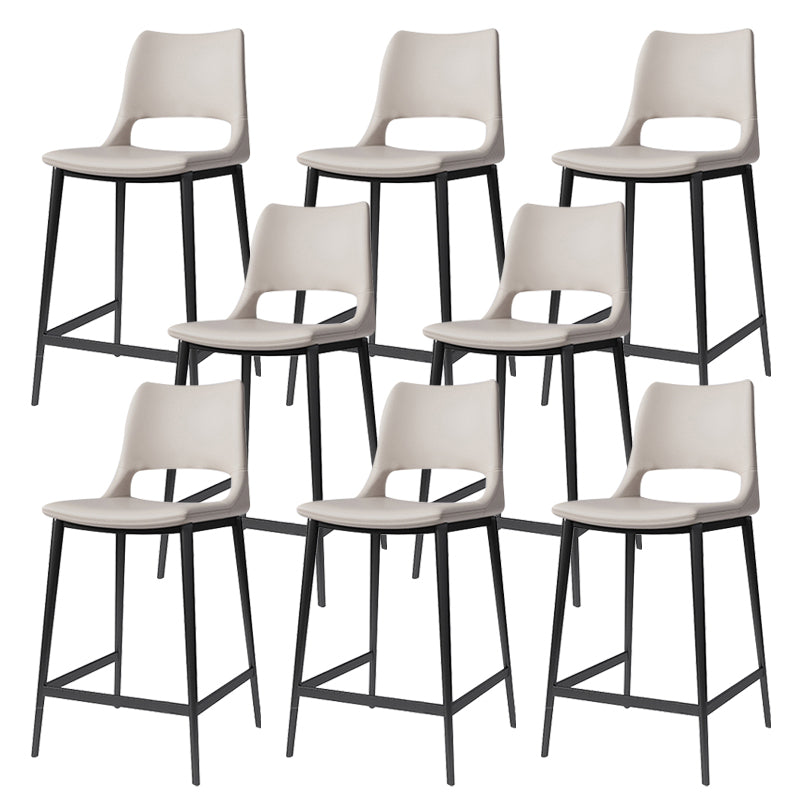 革のバースツールモダンバックレストカウンタースツールが金属脚