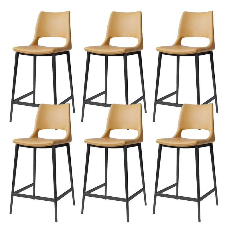 革のバースツールモダンバックレストカウンタースツールが金属脚