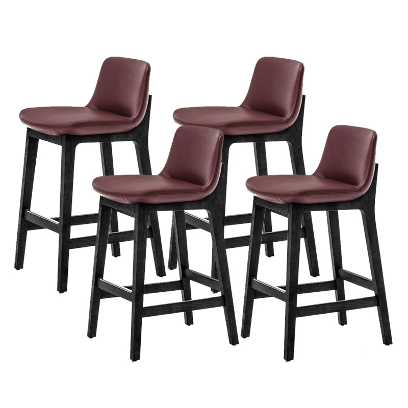 Taburete de bar de cuero con respaldo para mostrador Bristol con patas de madera
