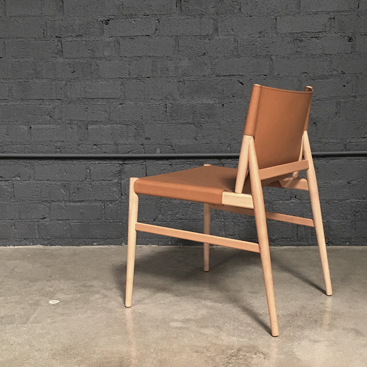 Silla lateral contemporánea de madera sólida sólida para el comedor para interiores