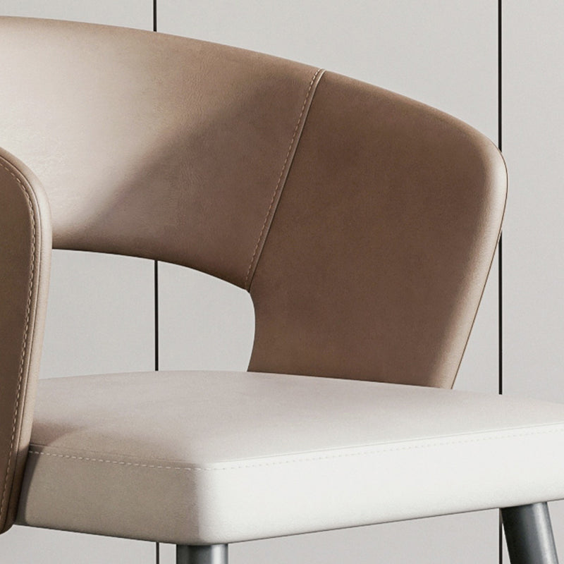 モダンなアームチェアフェイクレザー屋内のダイニングルームチェア