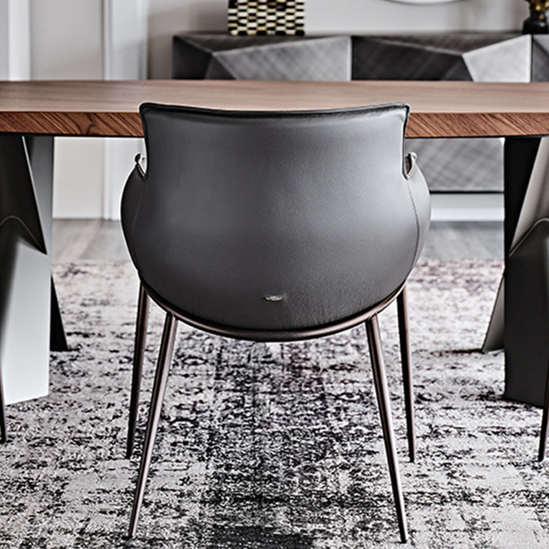 Chaise de bras industriel en métal.