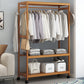 Rack de manteau en bois de style moderne de style ménage minimaliste.