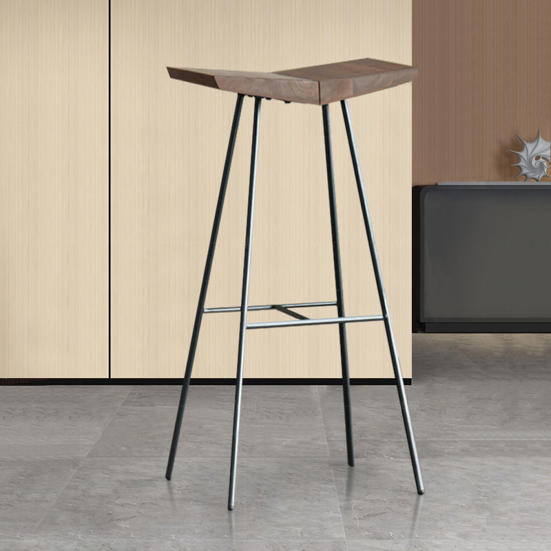Braune Kiefernholz -Top -Theke & Barhocker modern