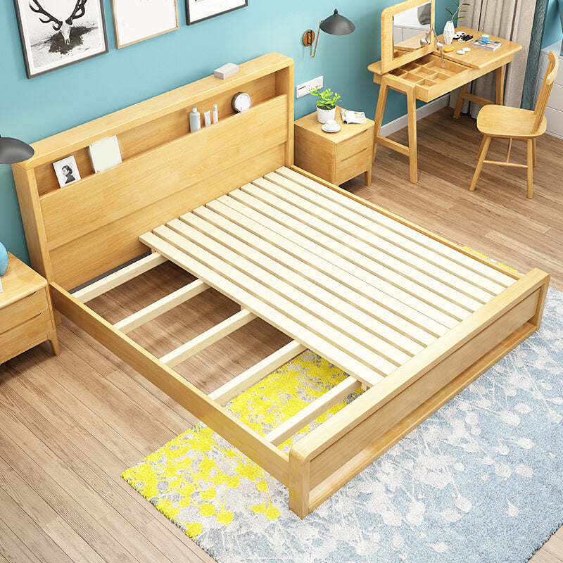 Eigentijds standaardbed met planken en rechthoekige hoofdeinde