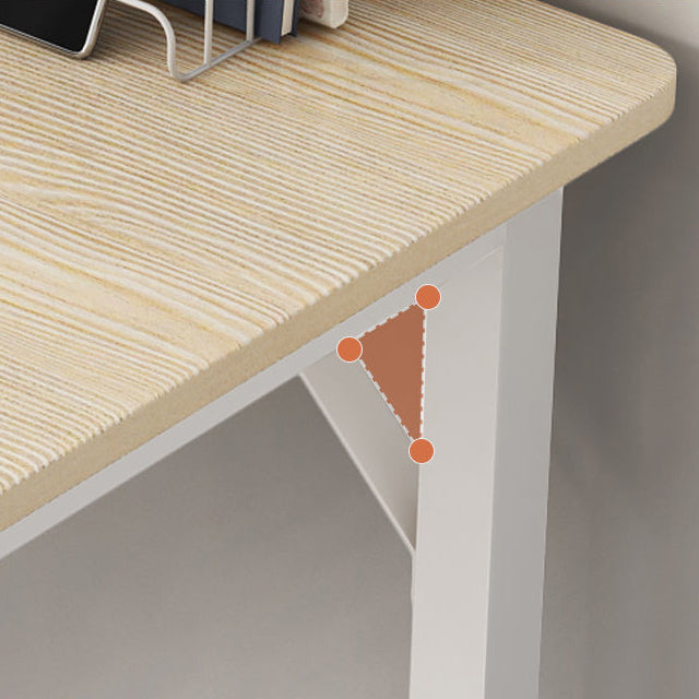 Rechteckig geformte Büroschisch