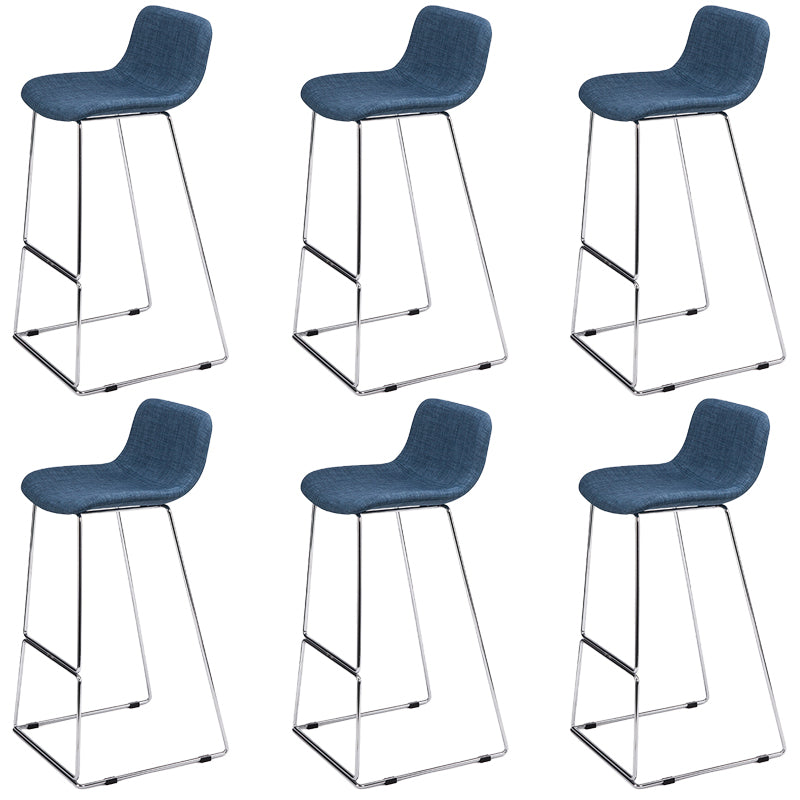 Tabourets de restauration en plastique contemporain tabourets de bar sans bras avec base en métal