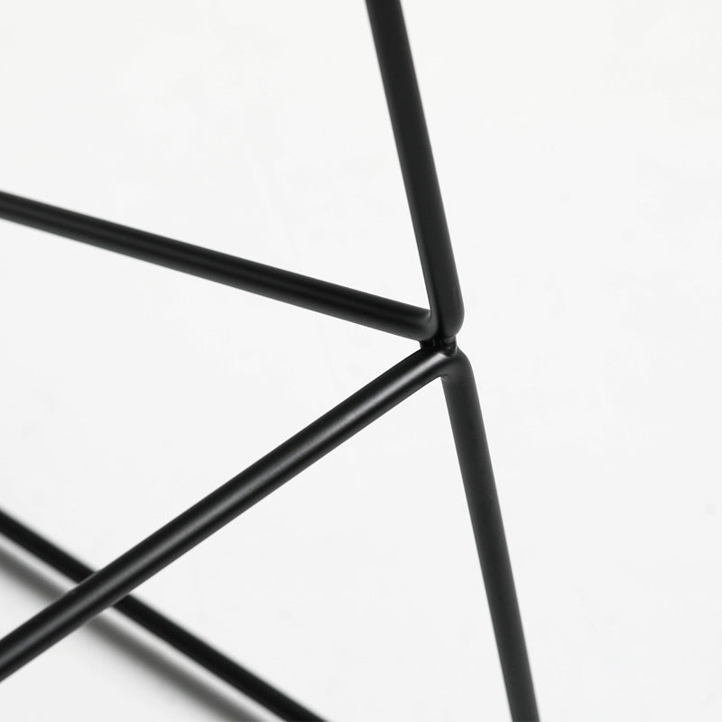 Sgabelli da pranzo in plastica contemporanea con poggiapiedi