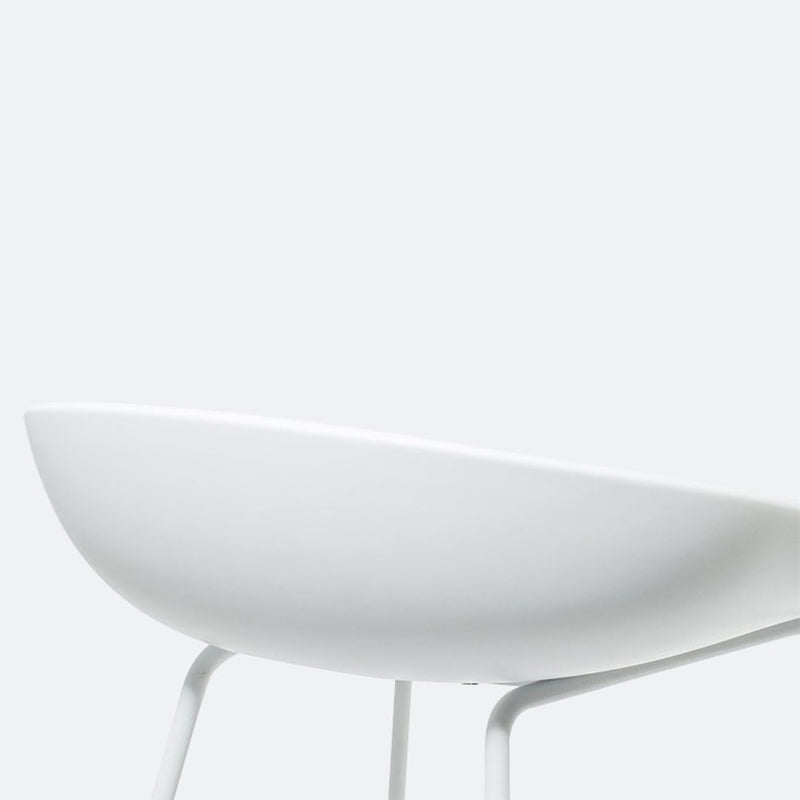 Sgabelli da pranzo in plastica contemporanea con poggiapiedi