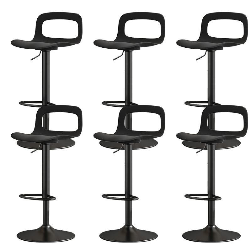 Sgabelli da bar industriali di altezza regolabile con base metallica