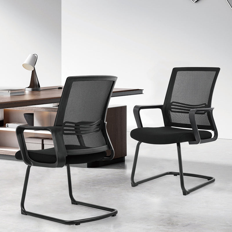 Chaise de conférence contemporaine à dossier en maille, chaise de travail à bras fixes pour le bureau