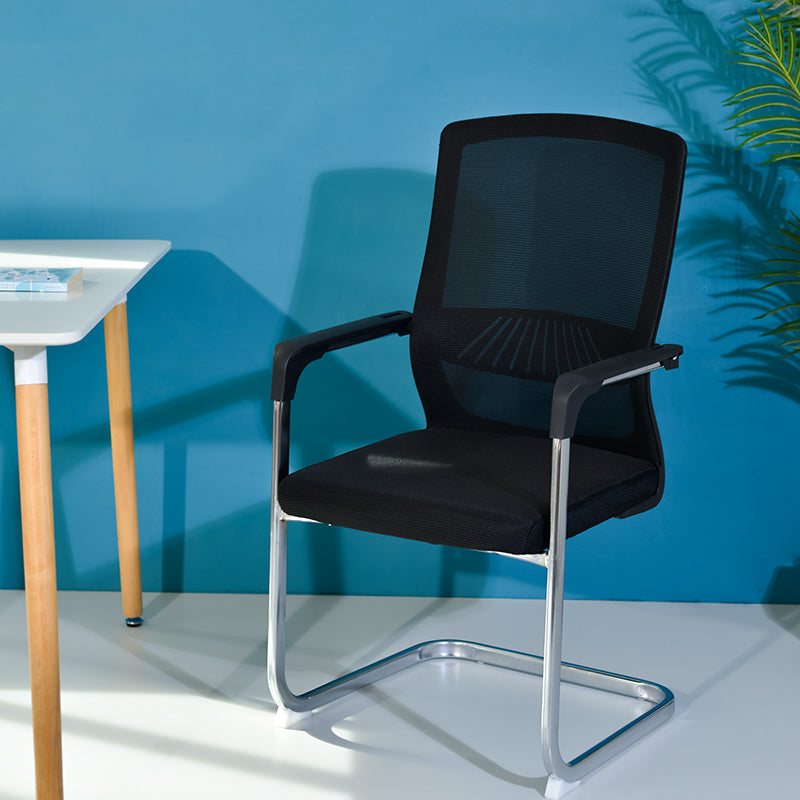 Silla de escritorio de malla ergonómica silla de oficina de metal contemporánea con brazo