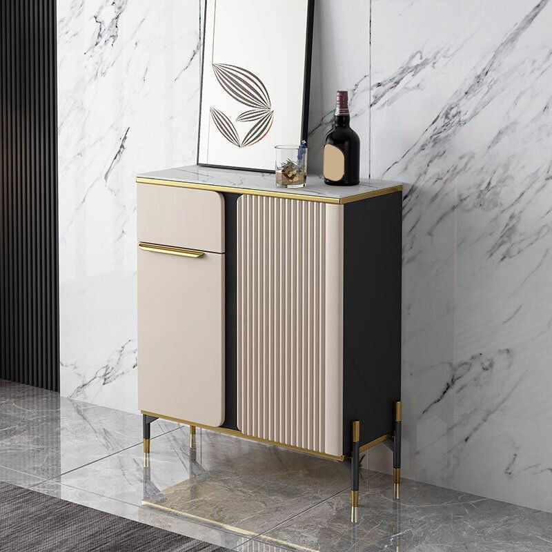 Sideboard a buffet di pietra di credenza glam con cassetti e armadi