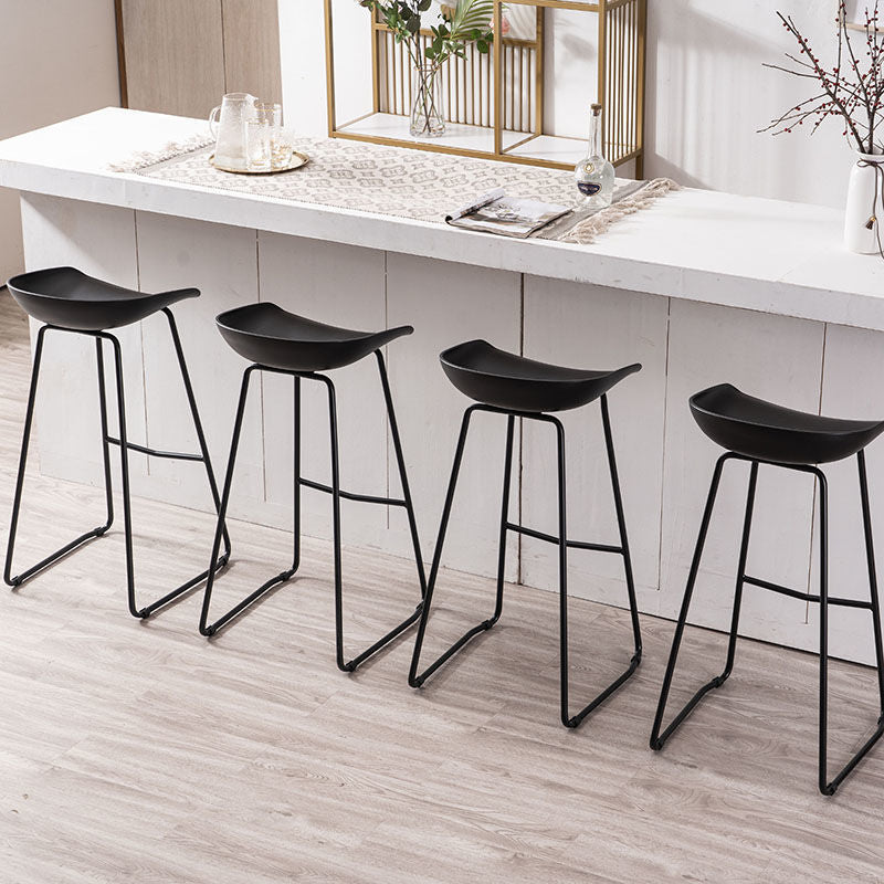 Contemporary Plastic Bar Stool Armless Dining Stool with Metal Base