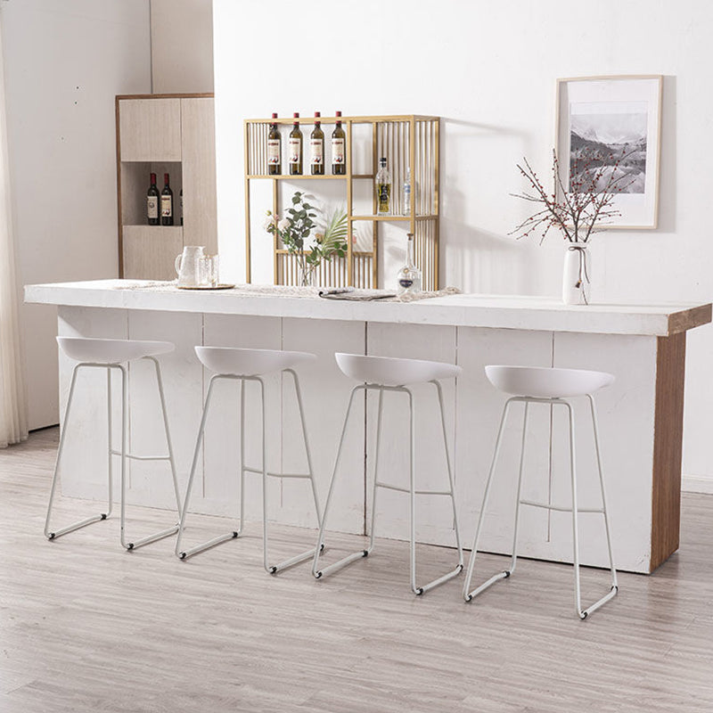 Contemporary Plastic Bar Stool Armless Dining Stool with Metal Base