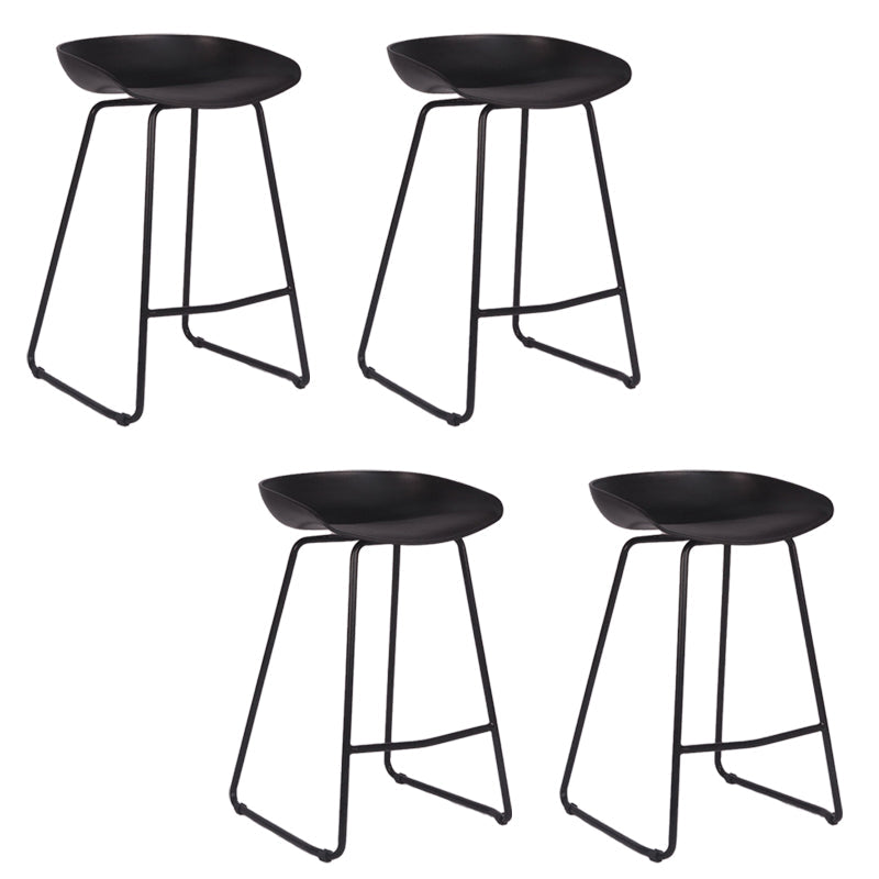 Contemporary Plastic Bar Stool Armless Dining Stool with Metal Base